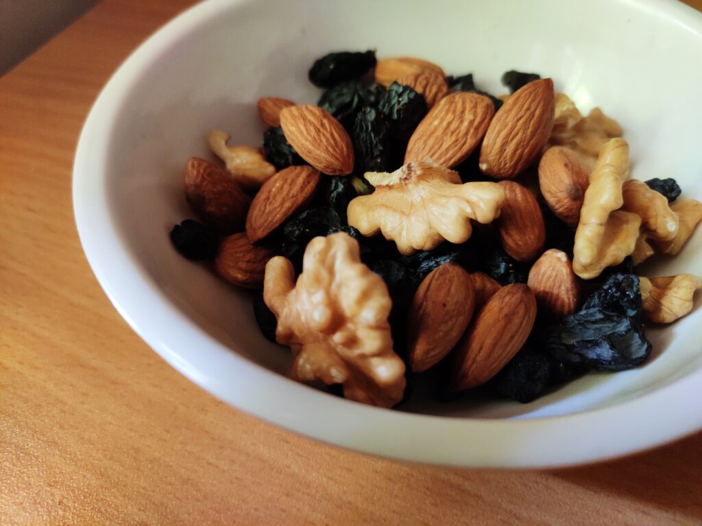 7 Best Nuts to Eat in the Morning for Weight Loss
